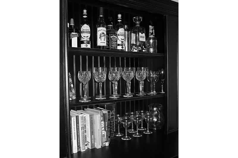 WINE AND GLASS DISPLAY